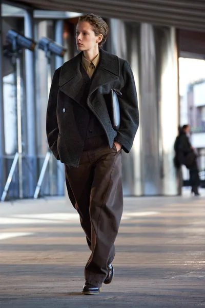 Look 10